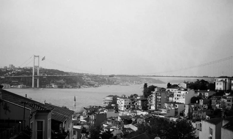 El peso de los silencios: una noche en San Miguel