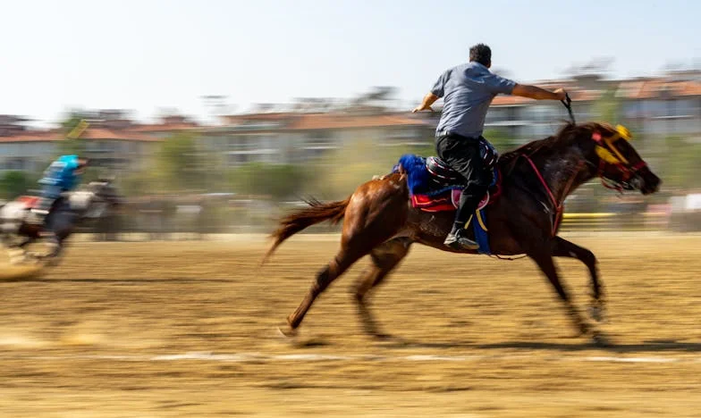 Entre el Silencio y el Grito: Hermanas en la Tormenta