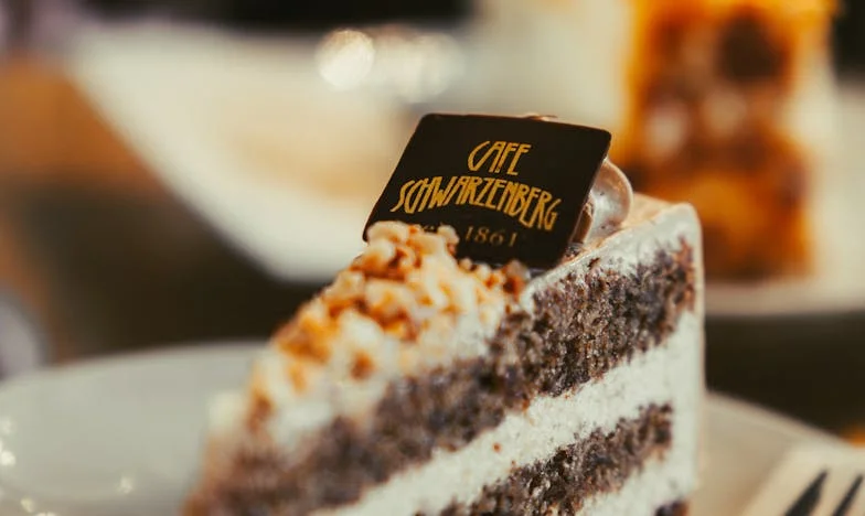 Entre el Silencio y la Tormenta: La Historia de Lucía