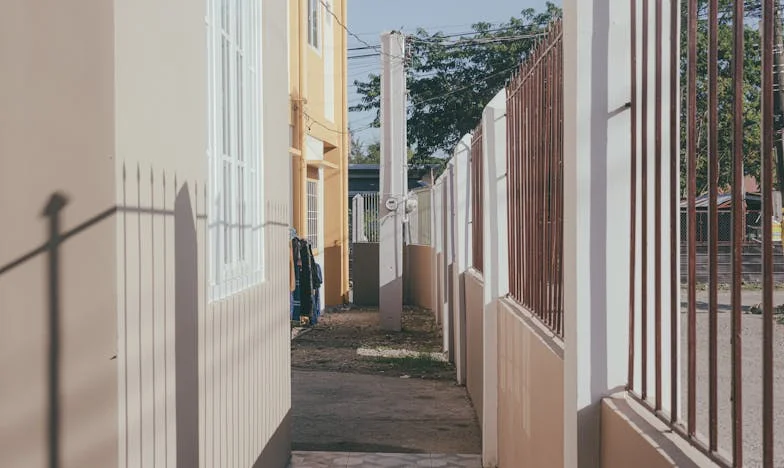 Entre Sombras y Esperanza: La Historia de Mariana y Julián