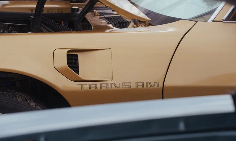 Entre Vecinas y Secretos: La Última Puerta