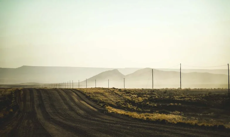 Hilos Rotos: La Historia de una Madre y su Hijo en el Umbral de la Distancia