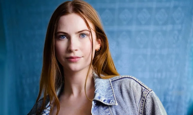 La hija invisible: entre el rencor y el deber