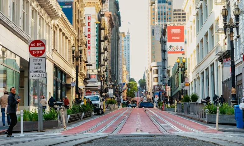 La Sombra de Su Pasado: Luchando por Nuestro Futuro