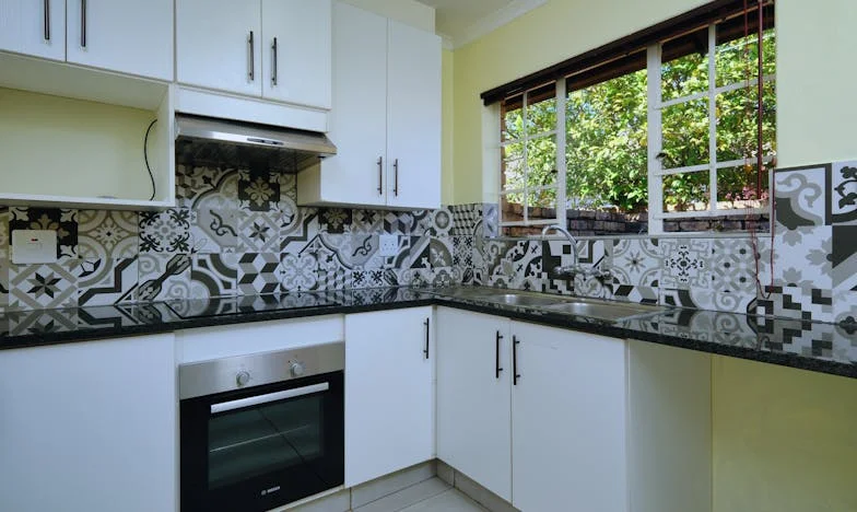 Madrugadas de Esperanza: La Vida de Julián en las Calles de Bogotá