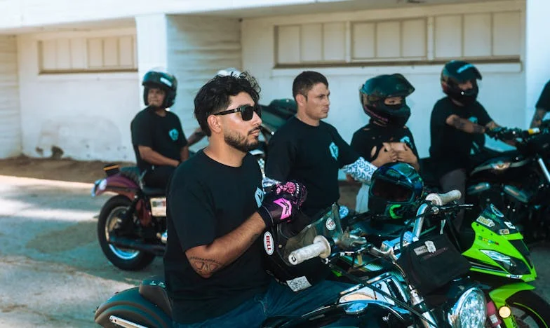 Pensé que mi vida estaba acabada a los 64—hasta que mi perro trajo un caballo y un secreto enterrado