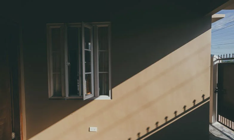 Un Espejo Roto: La Historia de Mariana y la Traición