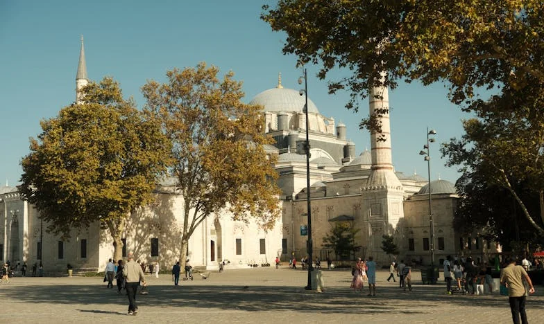Bajo el Mismo Techo que un Tirano: El Grito Silencioso de una Mujer