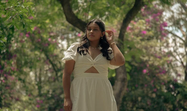 Bajo la Sombra de Rubí: El Silencio de un Corazón de Madre