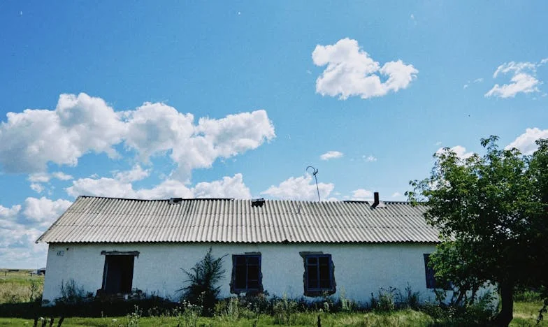 El Abrazo de la Esperanza: La Historia de Karina y Doña Mercedes
