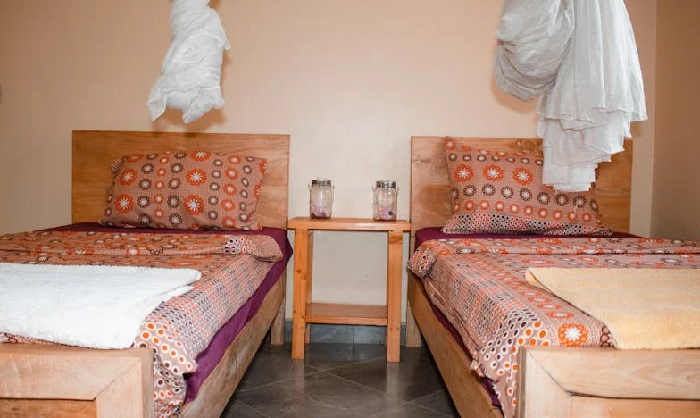 El Silencio de las Tazas: Un Reencuentro con Mamá Rosa