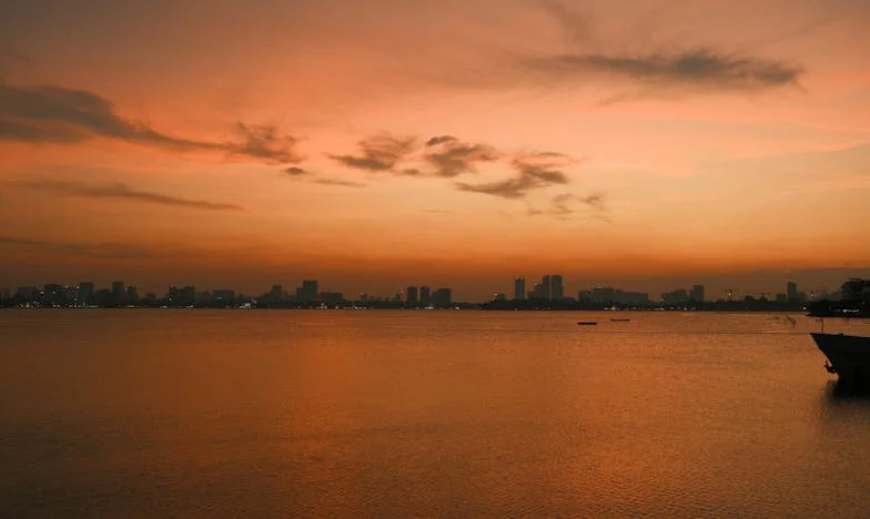 Entre Dos Madres: El Precio de un Techo