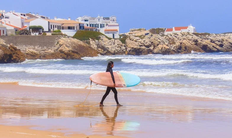 Entre la Amabilidad y el Temor: El Regalo Inesperado del Vecino