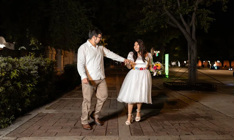 Entre Pantallas y Silencios: La Historia de una Suegra y su Nuera