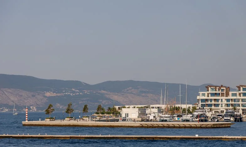 La casa de mis sueños, la pesadilla de mis días: Vecinos, gritos y patrullas