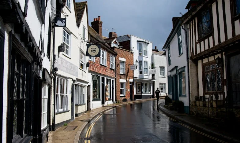 Pan y Esperanza: Melodía de Recuerdos en la Ciudad