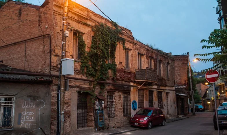 Verde de Envidia: Mi Lucha con el Favoritismo de Mi Padrastro en la Boda de Mi Hermana