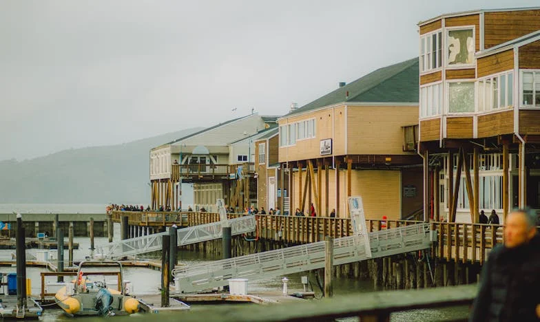 Vestidos de Marca, Corazones Rotos: La Decisión de una Madre en Lima