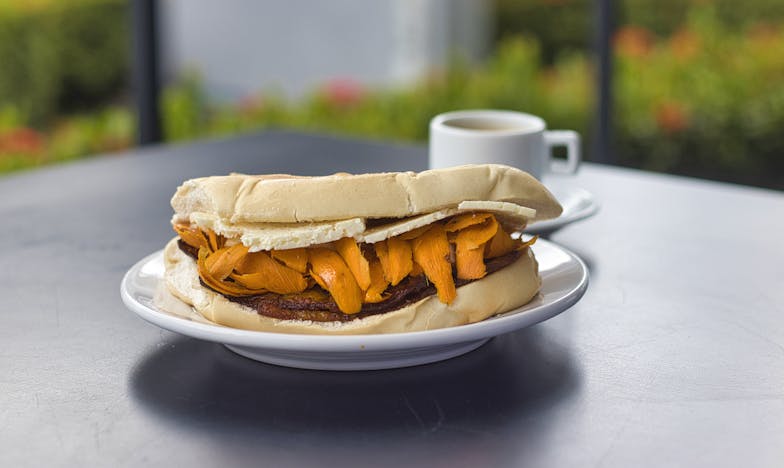 “Me alegra que vayas a tener a mi hijo, pero me voy” – La historia de una mexicana entre el amor y la soledad