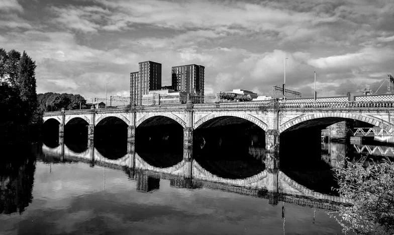Refugio de Esperanza: La Cafetería de los Sueños Rotos