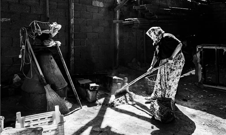 “Un nieto basta”: El día que mi suegra decidió que mi hijo no era bienvenido