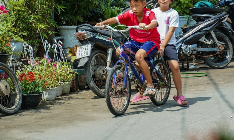 Bajo la misma foto: El secreto entre mi suegra y yo