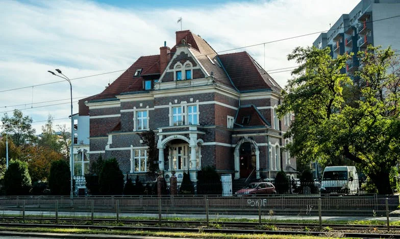 Entre el silencio y la tormenta: La historia de los Ramírez