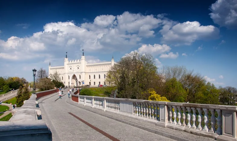 Entre el trabajo y la soledad: la historia de Carmen