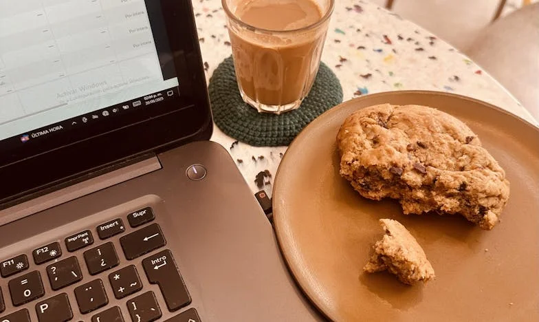 La grieta en el invernadero: secretos, celos y redención en el corazón de la sierra