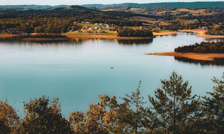 Mi exesposa volvió con un hijo ajeno: la recibí en casa, pero el destino tenía otros planes