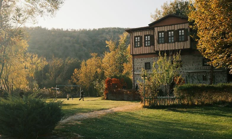 A los 72, el abuelo Ernesto encuentra el amor al otro lado de la pared: Un nuevo capítulo en la familia