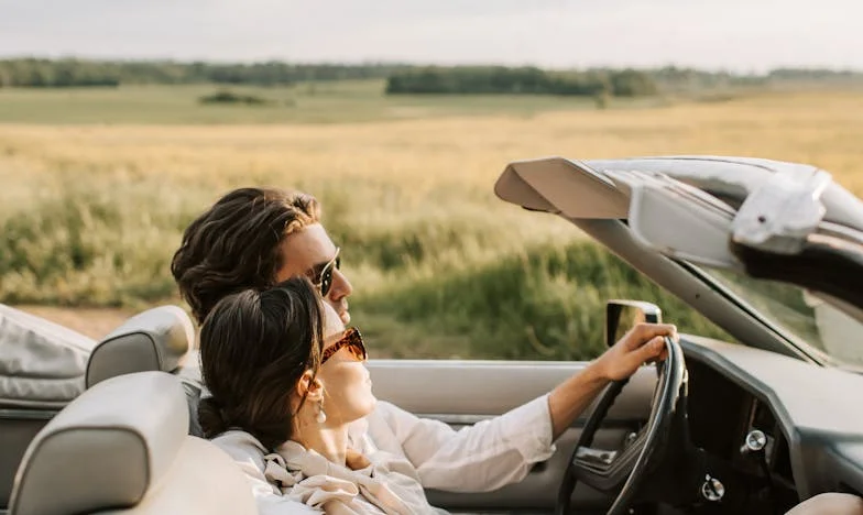 Entre Estantes y Secretos: La Guerra Silenciosa en la Casa de Doña Monika