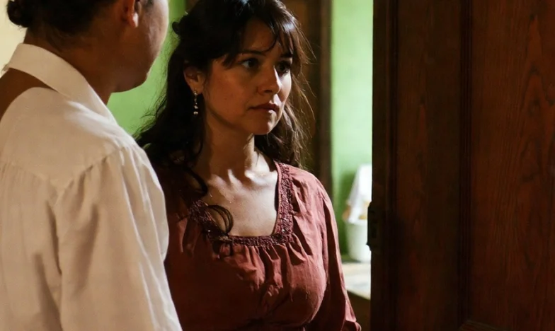 Puertas Cerradas: La Historia de Mariana y los Suegros