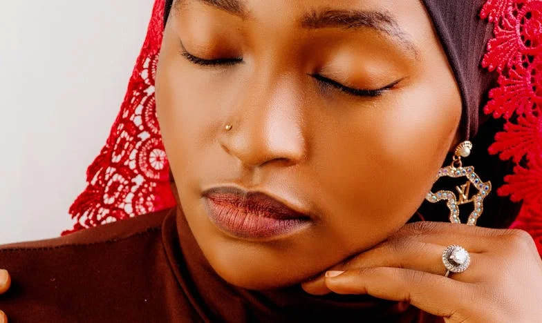 Cuando el amor se convierte en carga: La historia de una madre entre su hijo, su nuera y un hogar perdido