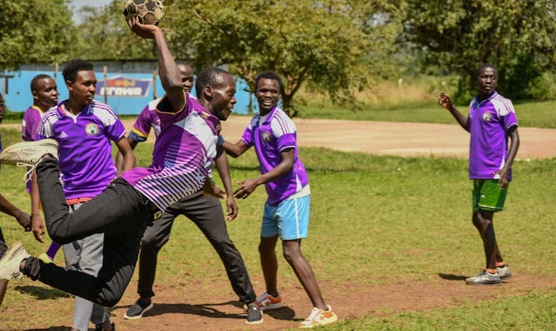 Entre el amor y la costumbre: La historia de Ella y su yerno