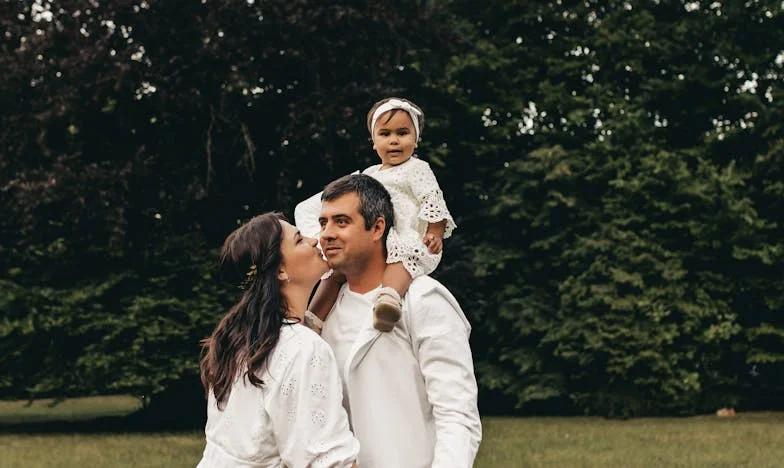 Cuando mi suegra dijo: "Entonces la hipoteca la firmas tú" – Un billete de vuelta a casa con una maleta