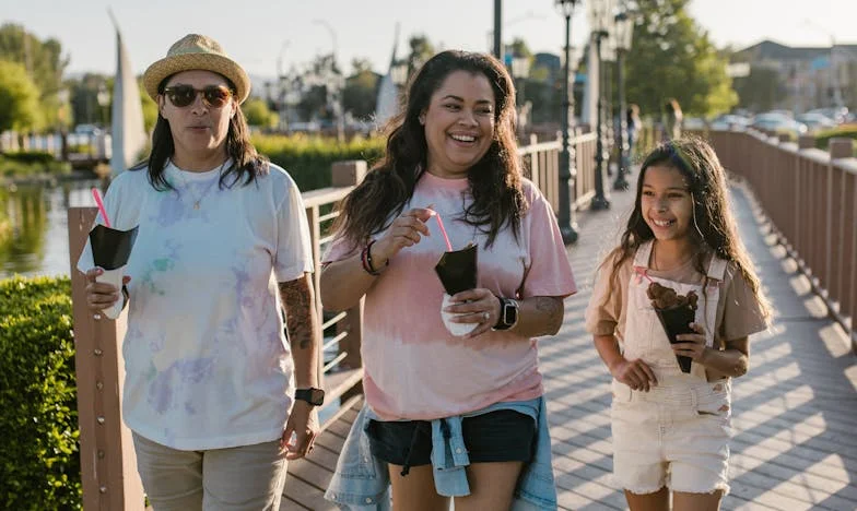 Sopa de arroz para cenar y silencio tras la puerta: La historia de una familia madrileña