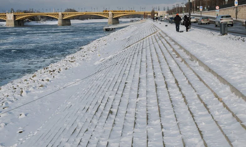 Un minuto tarde: Mi vida con mi suegra, la Generala