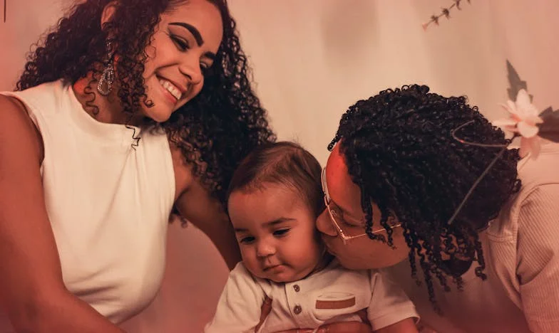 Cuando escuché una voz extraña en el monitor de mi hija: Historia de una madre en Guadalajara