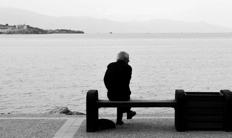 Detrás de la Puerta Cerrada: Mi Vida en la Sombra del Dinero de Mi Marido