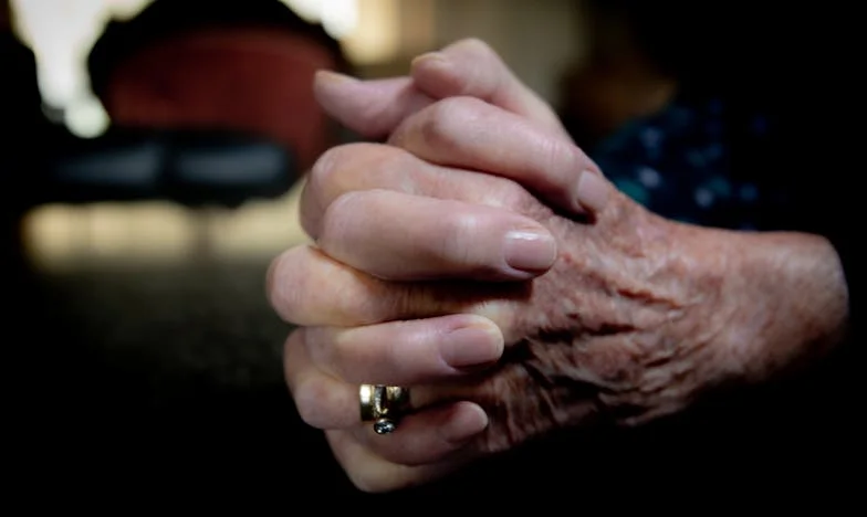 Mi madre me demandó por pensión alimenticia: la carta que rompió mi familia