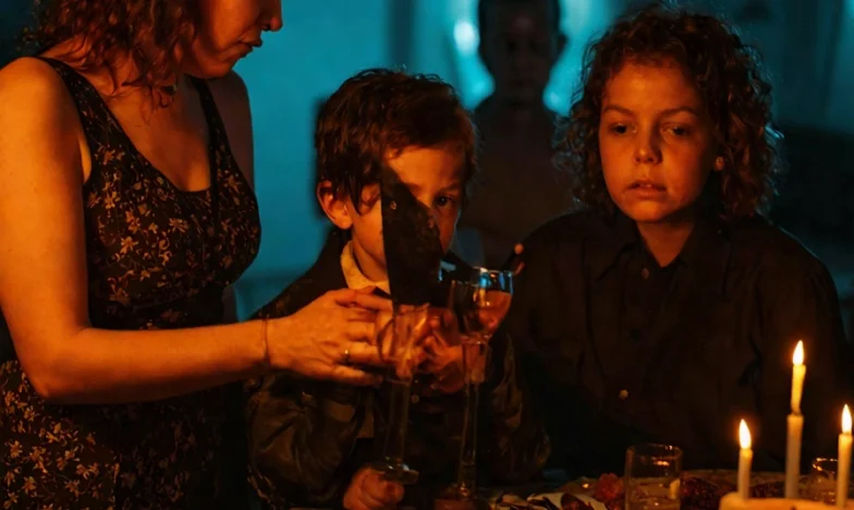 Uma Chamada à Meia-Noite da Minha Sogra Levou-me, Com o Meu Filho, à Esquadra