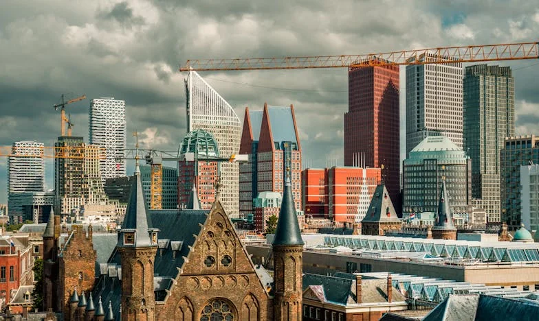 Entre as Paredes do Silêncio: Como Sobrevivi à Minha Sogra em Casa