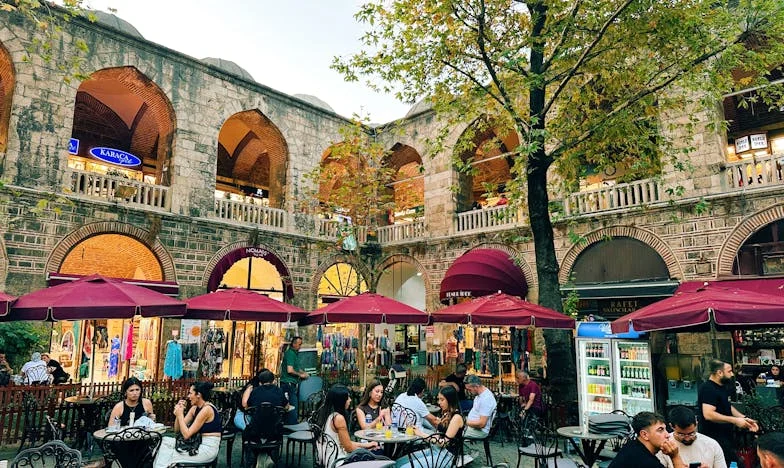 No dia em que deixei a minha mãe no lar: O olhar que me rasgou a alma