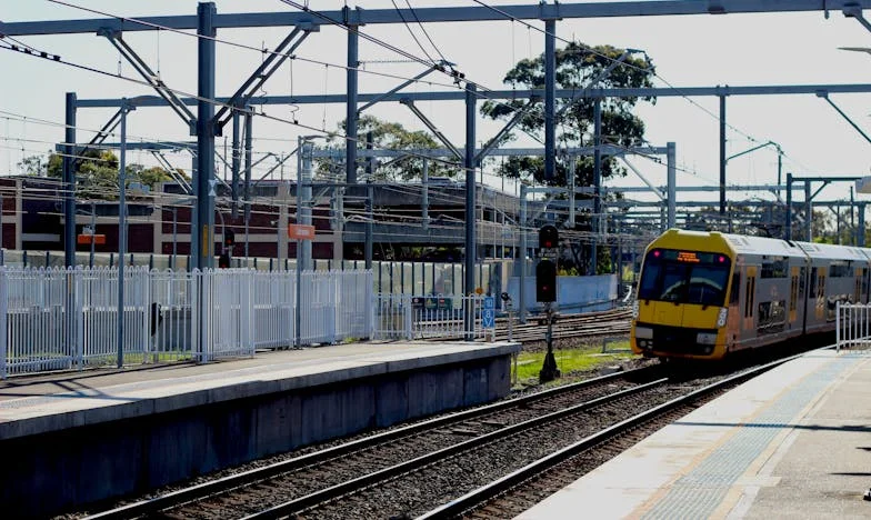 Noite em Claro e o Cheiro do Café Queimado: Entre a Saudade e o Perdão