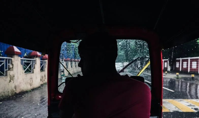 O Preço do Silêncio: A História de Inês e o Controle Invisível