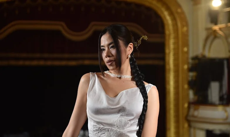 Quando o Avô António Veio Viver Connosco: Uma História de Choques de Gerações e Pequenos Milagres no Bairro Social