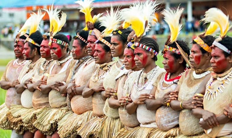 Um Almoço Inesperado: Entre o Passado e o Presente, Dois Destinos Cruzam-se
