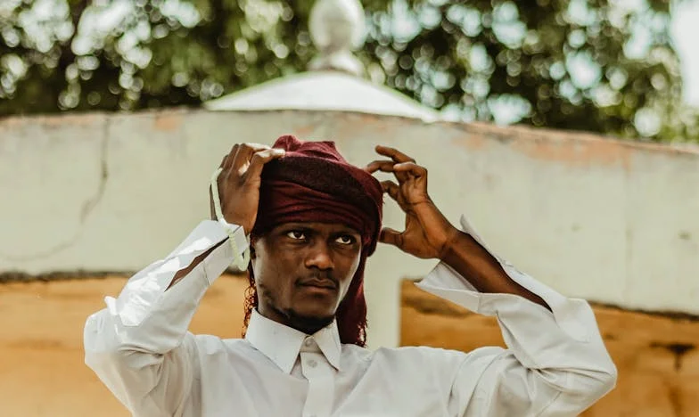 A casa onde as calças são proibidas – Entre regras, segredos e a coragem de ser eu mesma