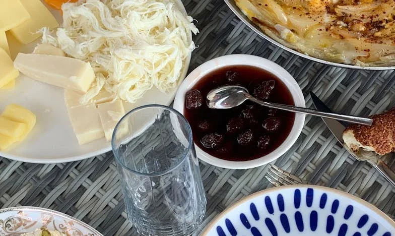 Durante anos vivi numa mentira: O meu marido escondeu-me a verdade sobre as festas da empresa